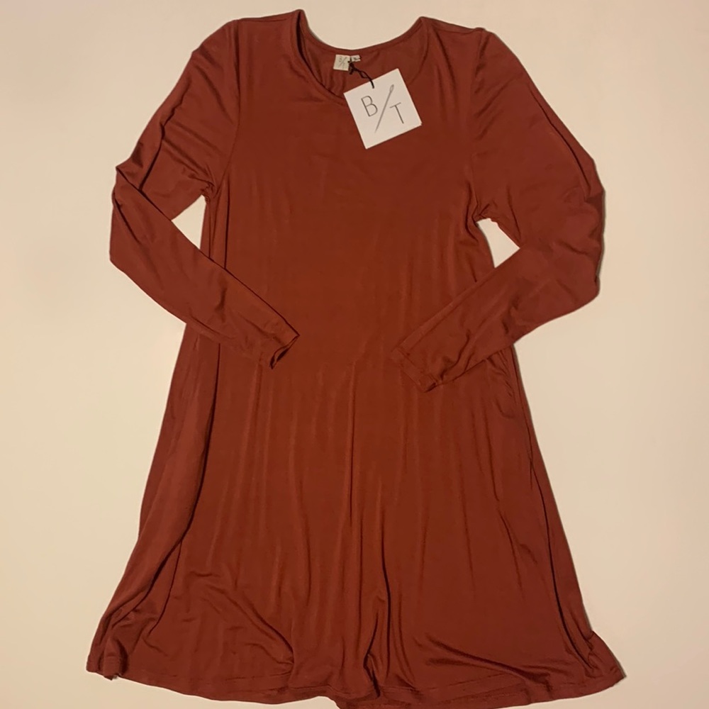BYTAVI Burnt Orange Long sleeve Swing dress with Pockets- NWT- Size Small